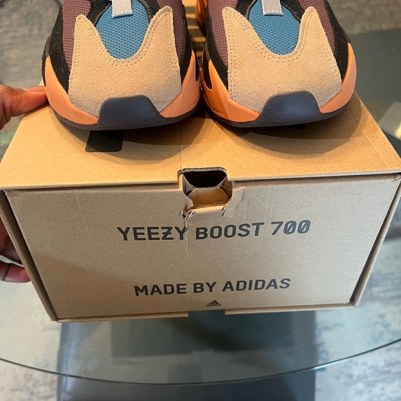 Yeezy Boost 700 size 9 ENFAMB - Picture 5 of 7